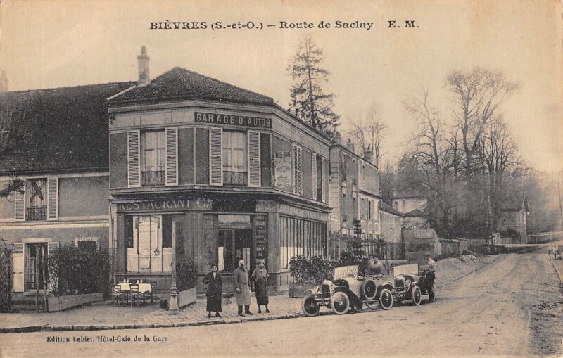 Carte postale ancienne Bievres - Route De Saclay - Voiture - RESTAURANT/ cliché rare à Saclay