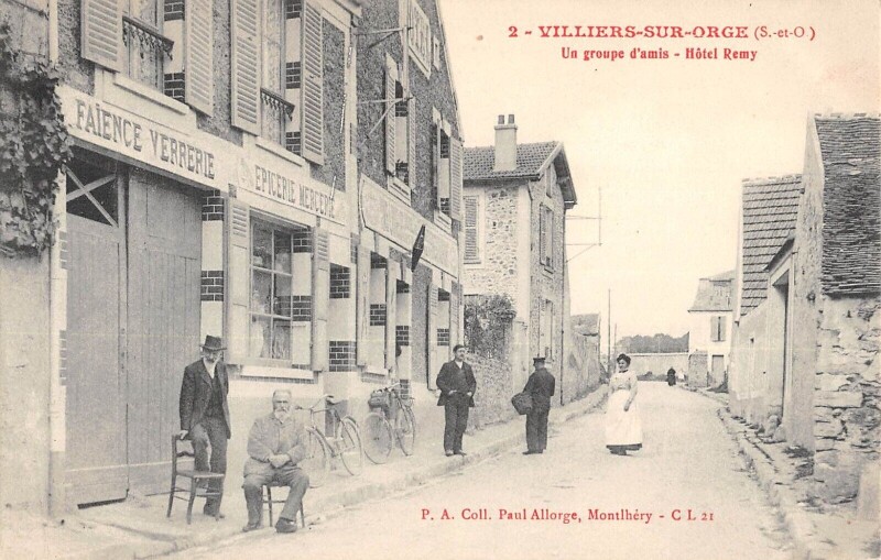 Carte postale ancienne Villiers Sur Orge - Un Groupe D'Amis - Hotel Remy - Epicerie - Mercerie à Villiers-sur-Orge