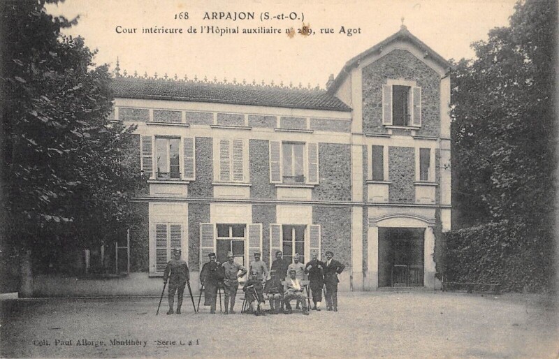 Carte postale ancienne Arpajon / Cour Interieure De L'Hopital Auxiliaire N°289 / Rue Agot à Arpajon