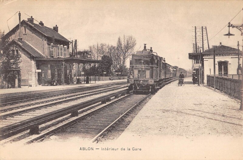 Carte postale ancienne Ablon / Interieur De La Gare / Train / Locomotive