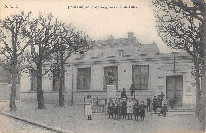 Carte postale ancienne Fontenay Aux Roses - Ecole De Filles - Enfants à Fontenay-aux-Roses