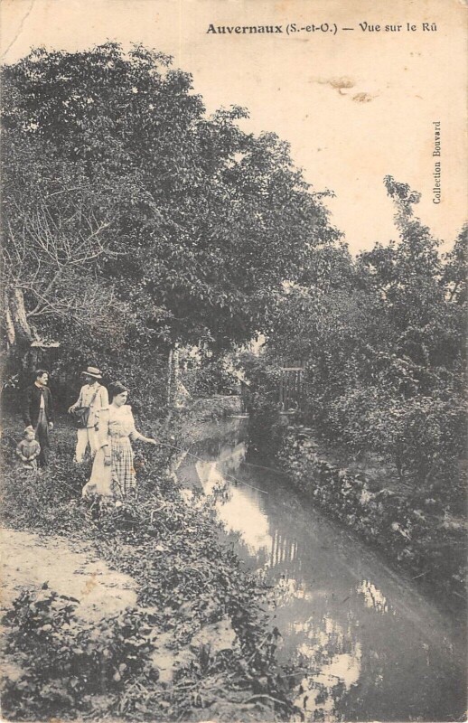 Carte postale ancienne Auvernaux / Vue Sur Le Ru / Peche A La Ligne à Auvernaux