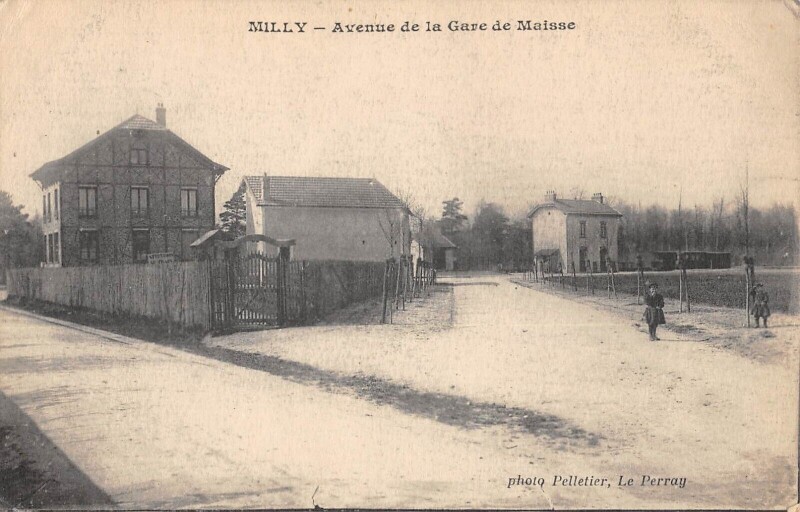 Carte postale ancienne Milly - Avenue De La Gare De Maisse à Maisse