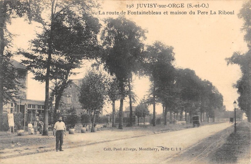 Carte postale ancienne Juvisy Sur Orge - La Route De Fontainebleau - Maison Du Pere La Riboul à Juvisy-sur-Orge