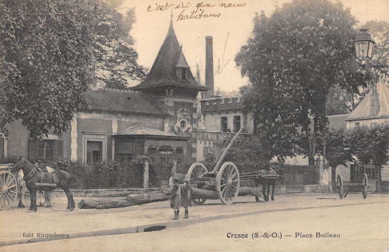 Carte postale ancienne Crosne - Place Boileau - Attelage à Crosne