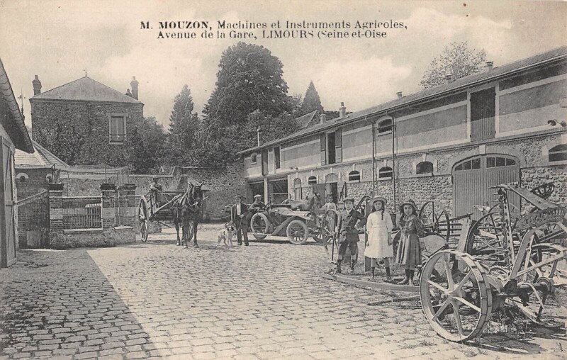 Carte postale ancienne Limours - Machines Et Instruments Agricoles - Avenue De La Gare M.mouzon à Limours