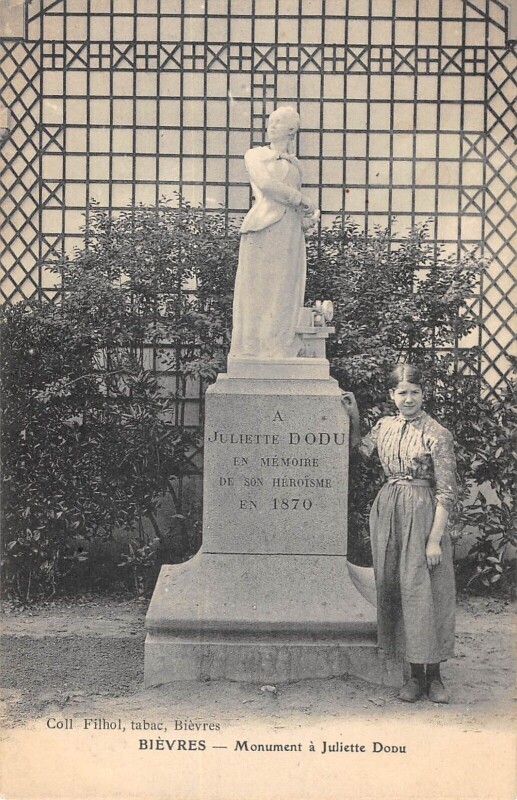 Carte postale ancienne Bievres - Monument A Juliette Dodu