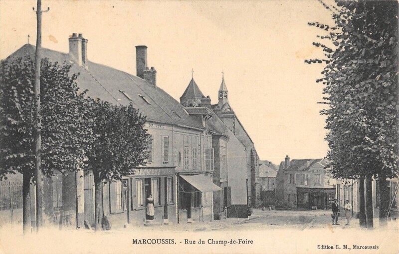 Carte postale ancienne Marcoussis - Rue Du Champ De Foire - Cafe Mirou à Marcoussis