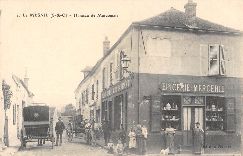 Carte postale ancienne Le Mesnil - Hameau De Marcoussis - Epicerie - Mercerie - Cafe à Marcoussis