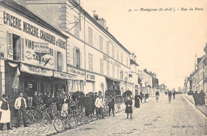 Carte postale ancienne Montgeron - Rue De Paris - Epicerie - Mercerie - Hotel De La Chasse à Montgeron
