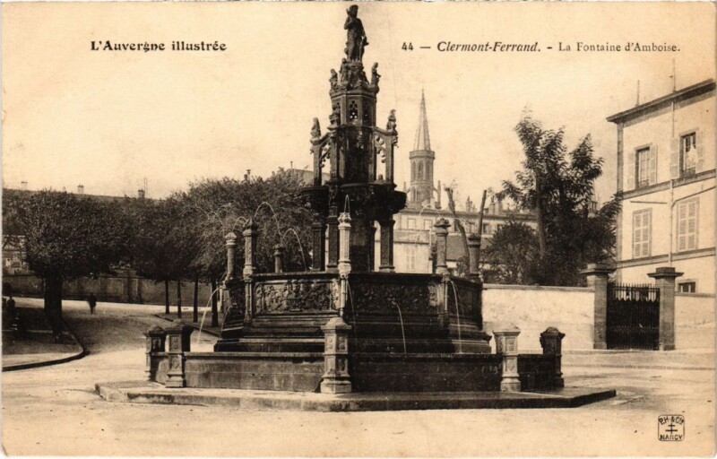 Carte postale ancienne Clermont-Ferrand La Fontaine d'Amboise France à Clermont-Ferrand
