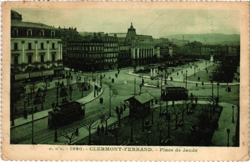 Carte postale ancienne Clermont-Ferrand Place de Jaude France à Clermont-Ferrand