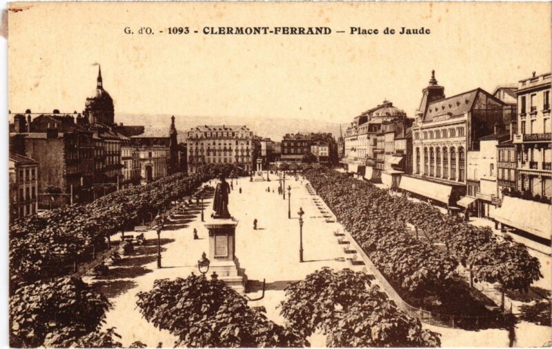 Carte postale ancienne Clermont-Ferrand Place de Jaude France à Clermont-Ferrand