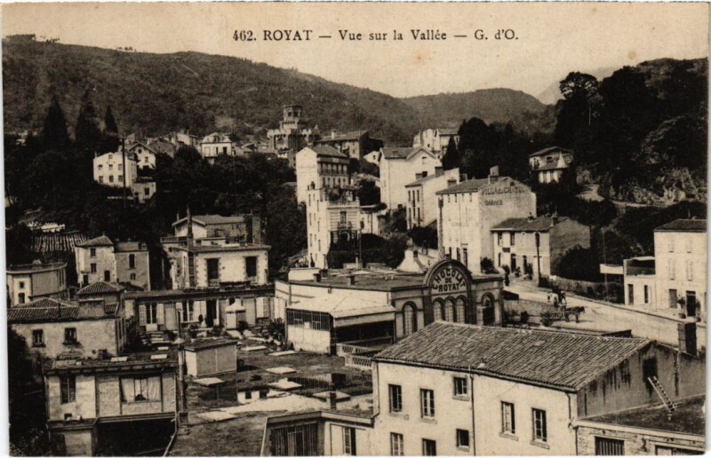 Carte postale ancienne Royat Vue sur la Vallee France à Royat