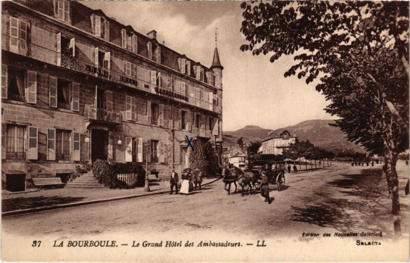 Carte postale ancienne La Bourboule Le Grand Hotel des AMbassadeurs France à La Bourboule