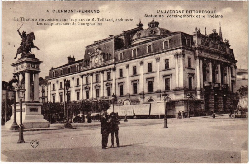 Carte postale ancienne Clermont-Ferrand Le Theatre, Statue de Vercingetorix France à Clermont-Ferrand