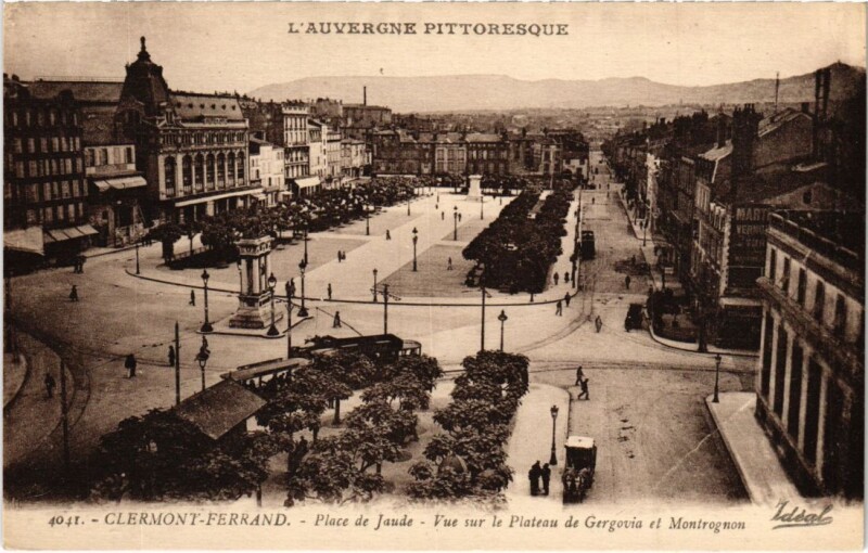 Carte postale ancienne Clermont-Ferrand Place de Jaude France à Clermont-Ferrand