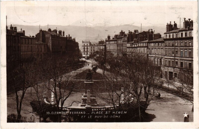 Carte postale ancienne Clermont-Ferrand Place St.Herem France à Clermont-Ferrand