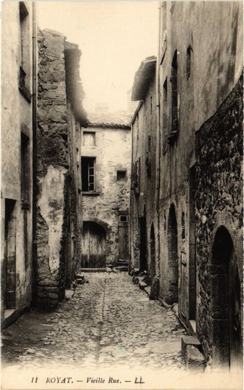 Carte postale ancienne Royat Vieille Rue France à Royat