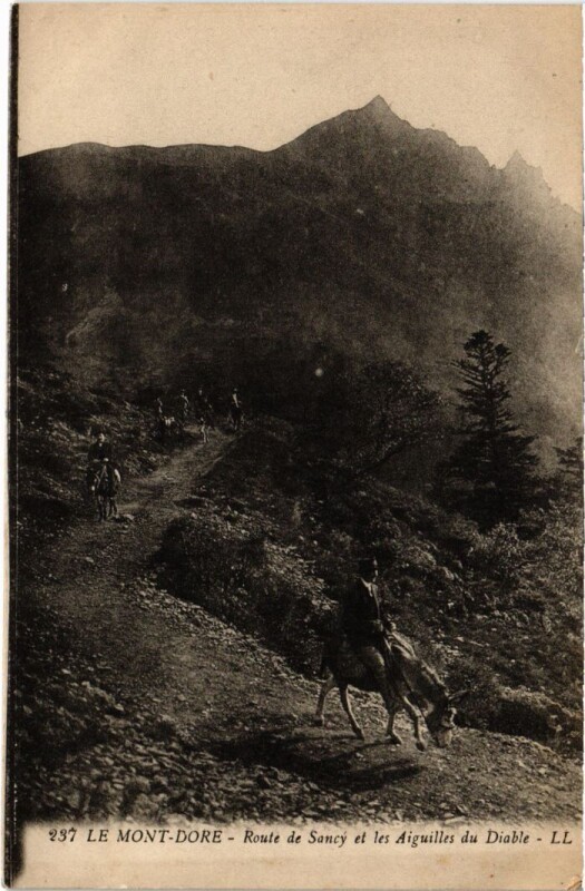 Carte postale ancienne Le Mont Dore Route de Sancy France à Mont-Dore