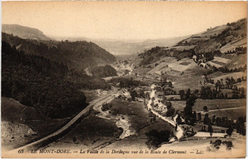 Carte postale ancienne Le Mont Dore La Vallee de la Dorogne France à Mont-Dore