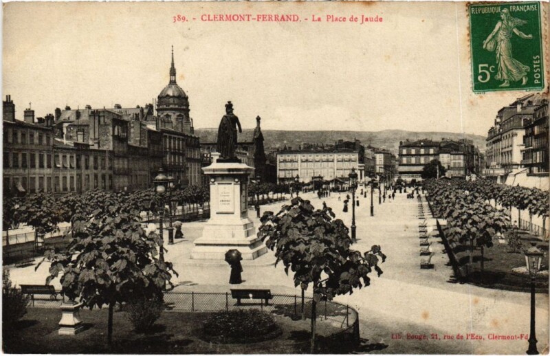 Carte postale ancienne Clermont-Ferrand La Place de Jaude France à Clermont-Ferrand
