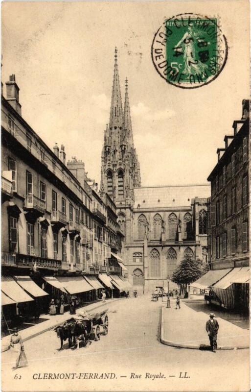 Carte postale ancienne Clermont-Ferrand Rue Royale France à Clermont-Ferrand
