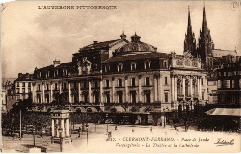 Carte postale ancienne Clermont-Ferrand Place de Jaude France à Clermont-Ferrand