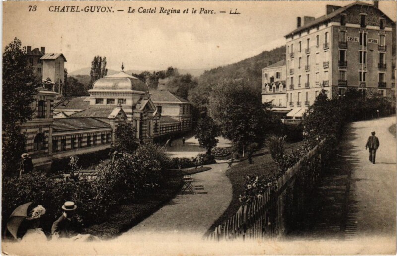 Carte postale ancienne Chatel-Guyon Le Castel Regine et le Parc France