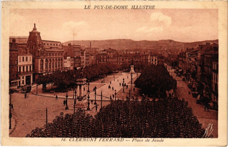 Carte postale ancienne Clermont-Ferrand Place de Jaude France à Clermont-Ferrand