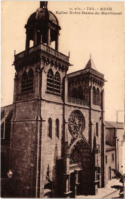 Carte postale ancienne Riom Eglise Notre-Dame du Marthuret France à Thuret