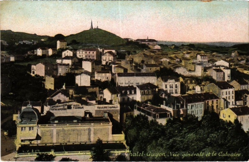 Carte postale ancienne Chatel-Guyon Vue Generale et le Calvaire France