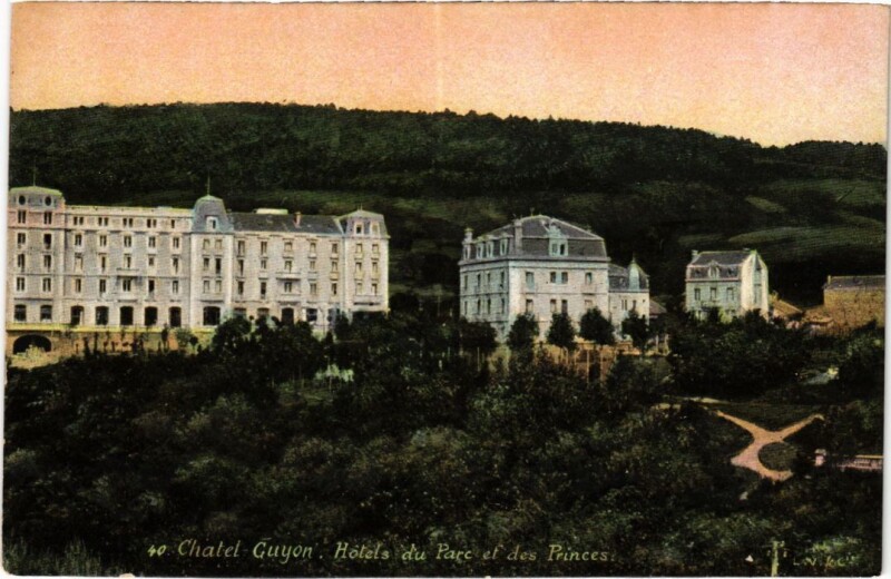 Carte postale ancienne Chatel-Guyon Hotels du Parc et des Princes France