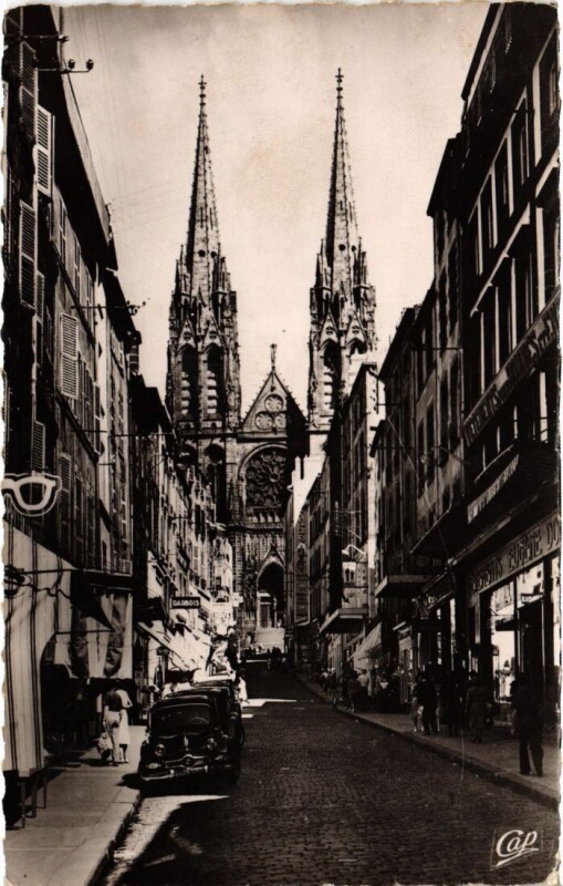 Carte postale ancienne Clermont-Ferrand Rue des Gras France à Clermont-Ferrand