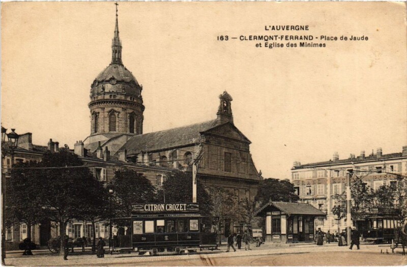 Carte postale ancienne Clermont-Ferrand Place de Jaude France à Clermont-Ferrand