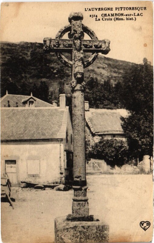 Carte postale ancienne Chambon sur Lac La Croix France à Chambon-sur-Lac