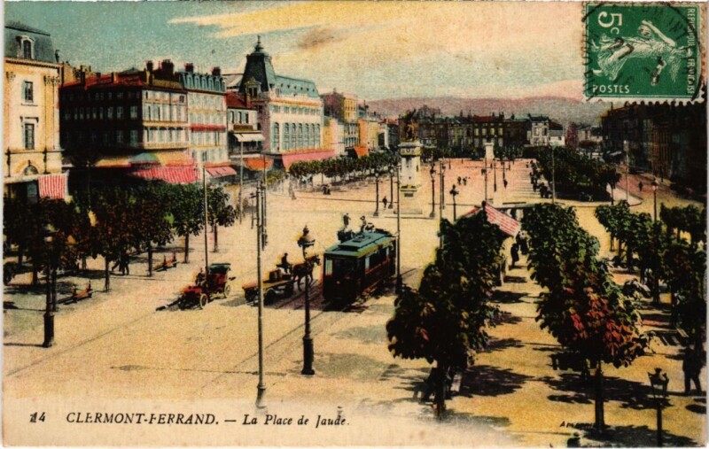 Carte postale ancienne Clermont-Ferrand La Place de Jaude France à Clermont-Ferrand
