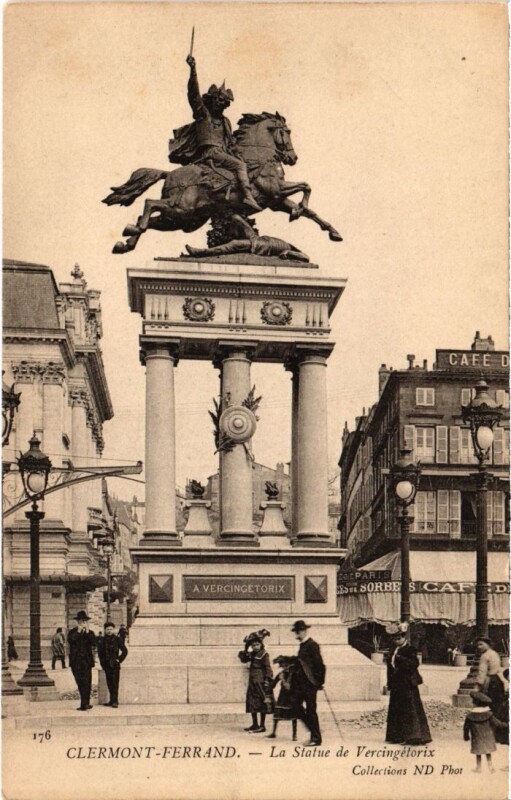 Carte postale ancienne Clermont-Ferrand La Statue de Vercingetorix France à Clermont-Ferrand