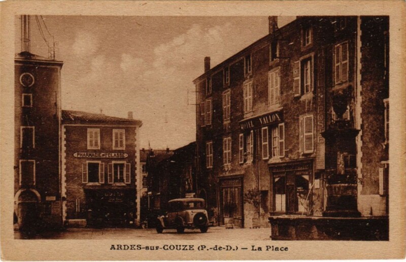 Carte postale ancienne Ardes-sur-Couze La Place France à Ardes