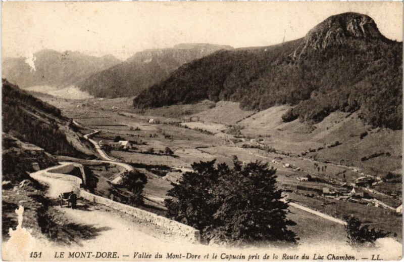 Carte postale ancienne Le Mont Dore Vallee du Mont-Dore France à Mont-Dore