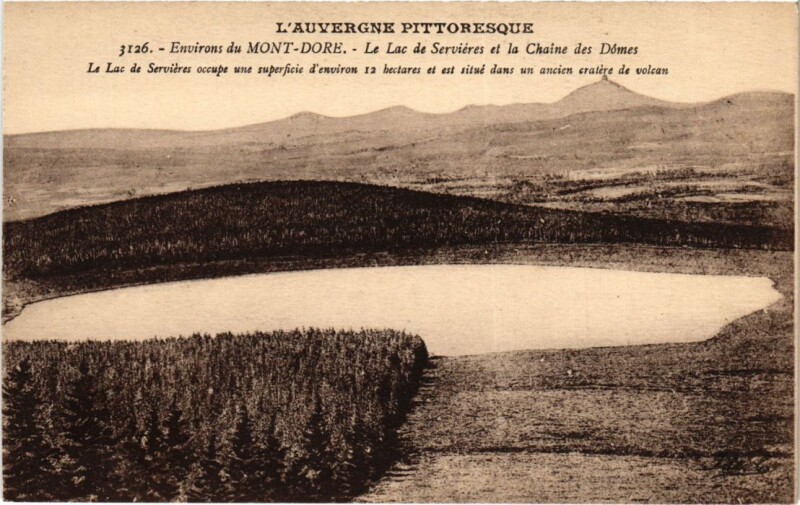Carte postale ancienne Mont-Dore Le Lac de Servieres et la Chaine des Domes France à Mont-Dore