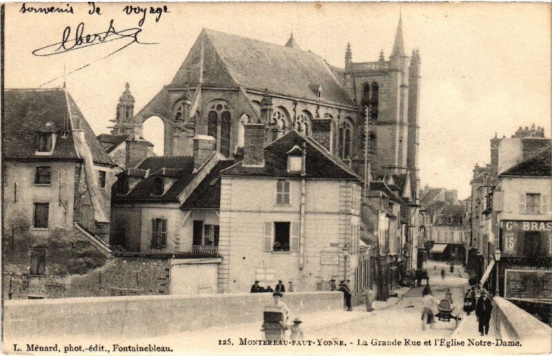 Carte postale ancienne Montereau La Grande Rue et l'Eglise Notre-Dame France