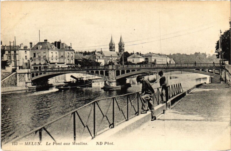 Carte postale ancienne Melun Le Pont aux Moulins France à Melun