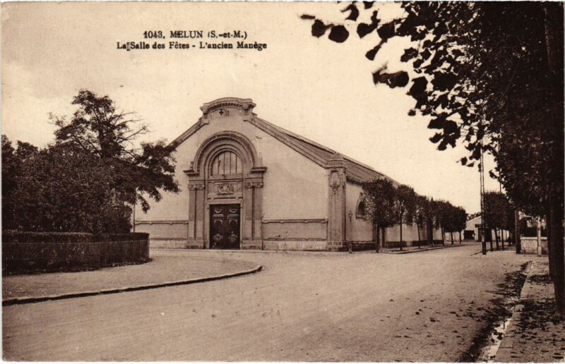 Carte postale ancienne Melun La Salle des Fetes, L'ancien Manege France à Melun