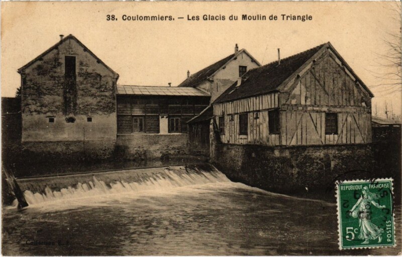 Carte postale ancienne Coulommiers Les Glacis du Moulin de Triangle France à Coulommiers
