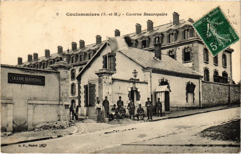 Carte postale ancienne Coulommiers Caserne Beaurepaire France à Coulommiers