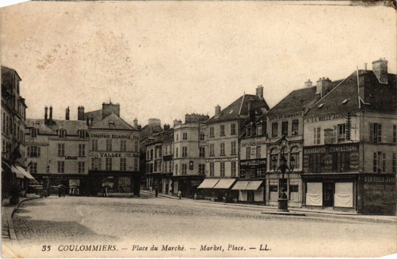 Carte postale ancienne Coulommiers Place du Marche France à Coulommiers