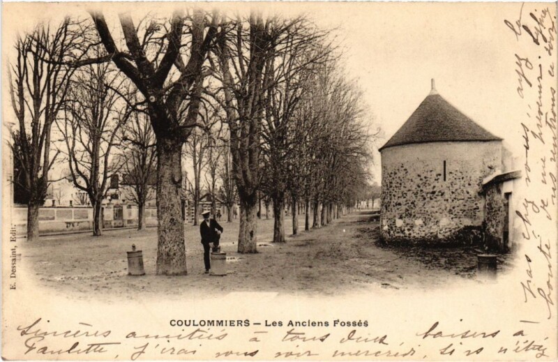 Carte postale ancienne Coulommiers Les Anciens Fosses France à Coulommiers