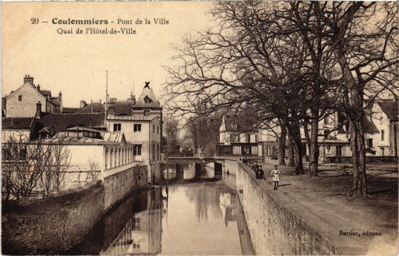 Carte postale ancienne Coulommiers Pont de la Ville France à Coulommiers
