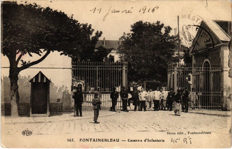 Carte postale ancienne Fontainebleau Caserne d'Infanterie France à Fontainebleau